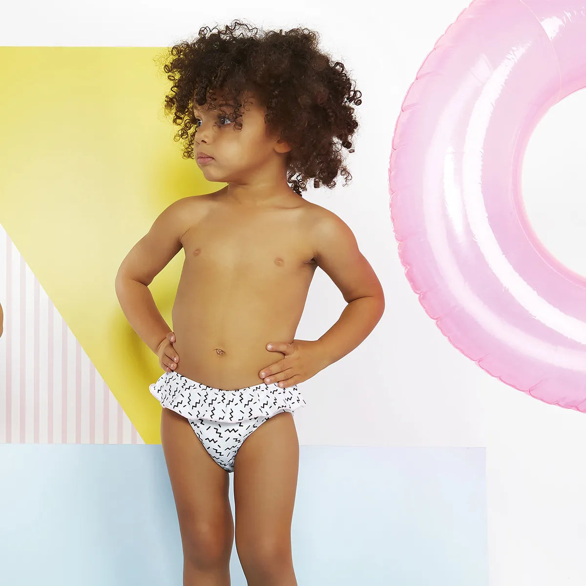 culotte de bain zigzag portée par fille