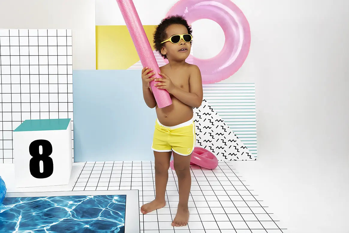 Short de bain porté par enfant