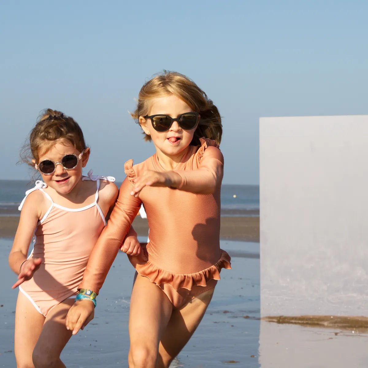 Copines à la plage avec solaires kietla