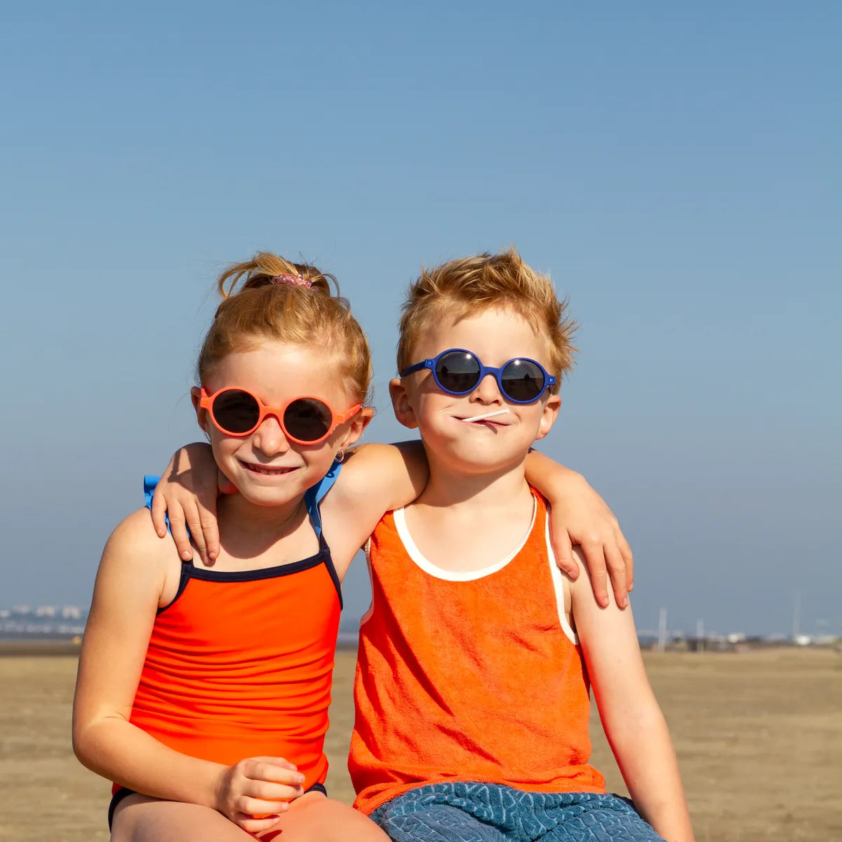 Enfants portant lunettes de soleil rozz