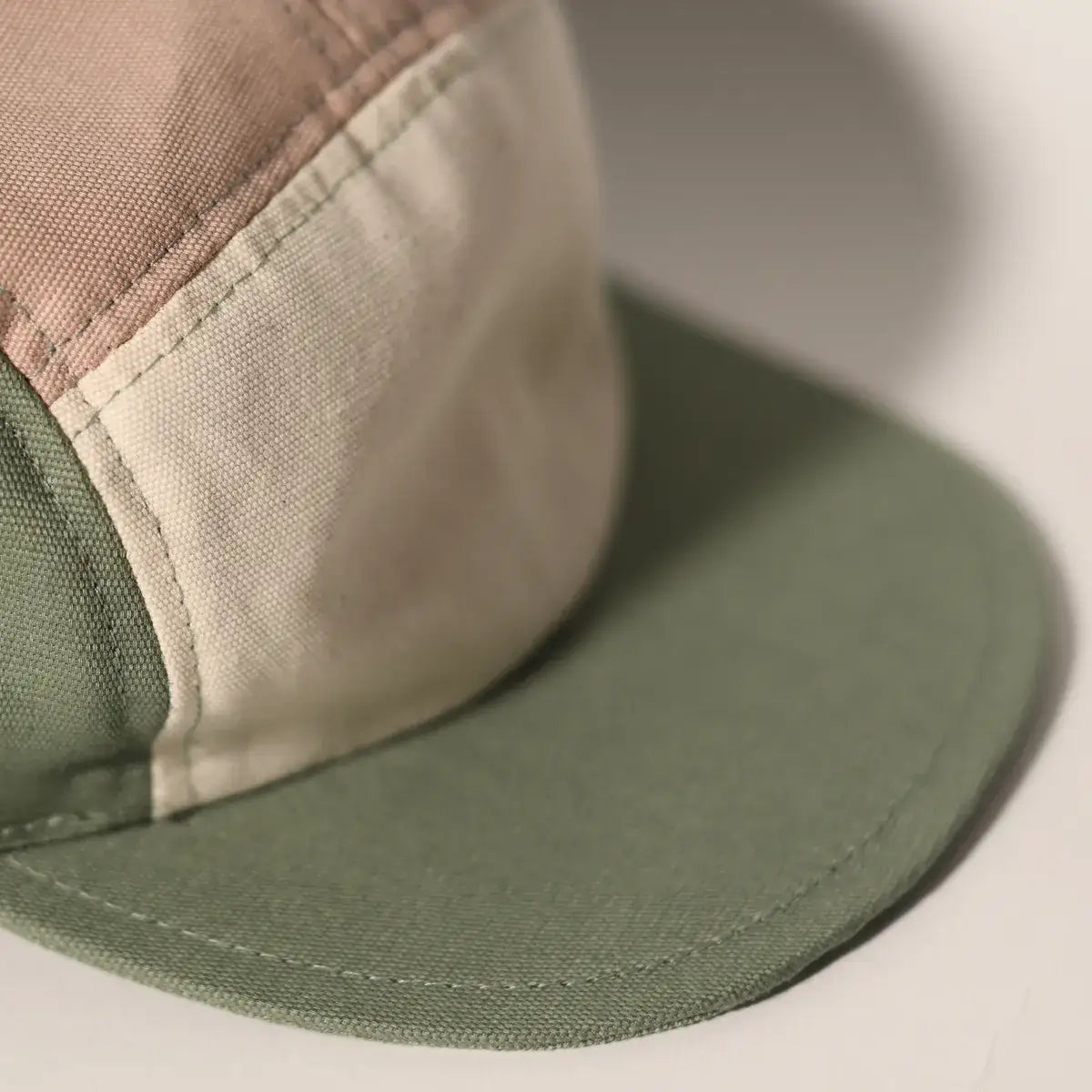 packshot casquette anti-uv enfant five panel cap multicolore