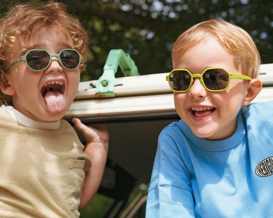 Acheter des lunettes de soleil pour enfants en ligne :  Notre guide pour choisir des modèles sûrs et certifiés
