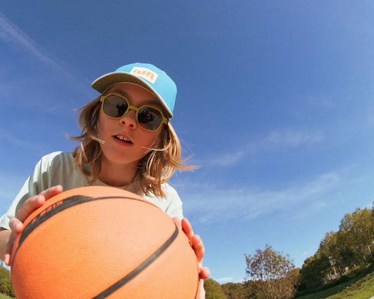Lunettes de soleil enfant : quel modèle choisir pour les activités sportives ?