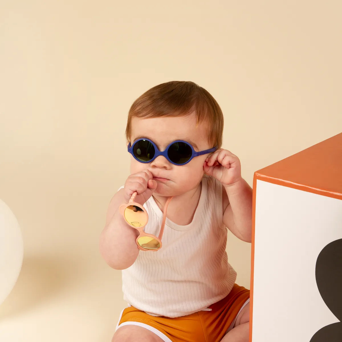 lunettes de soleil bébé diabola bleu éléctrique
