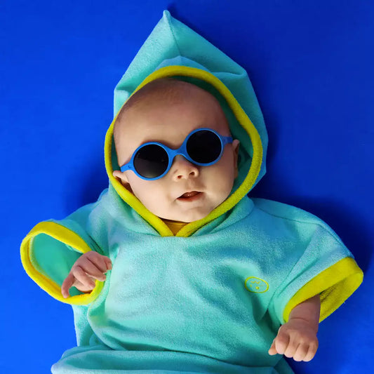 bébé avec lunette soleil diabola bleu