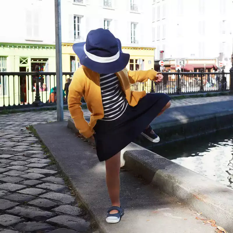 Fille portant kapel bleu kietla