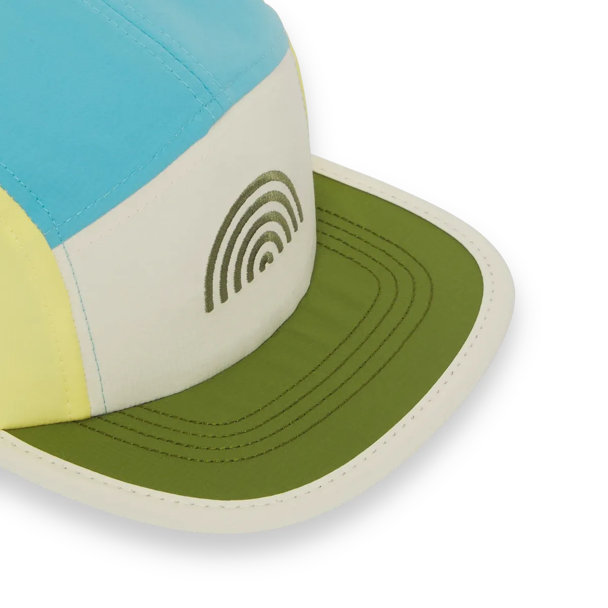 packshot casquette enfant 5panel bleu arc en ciel