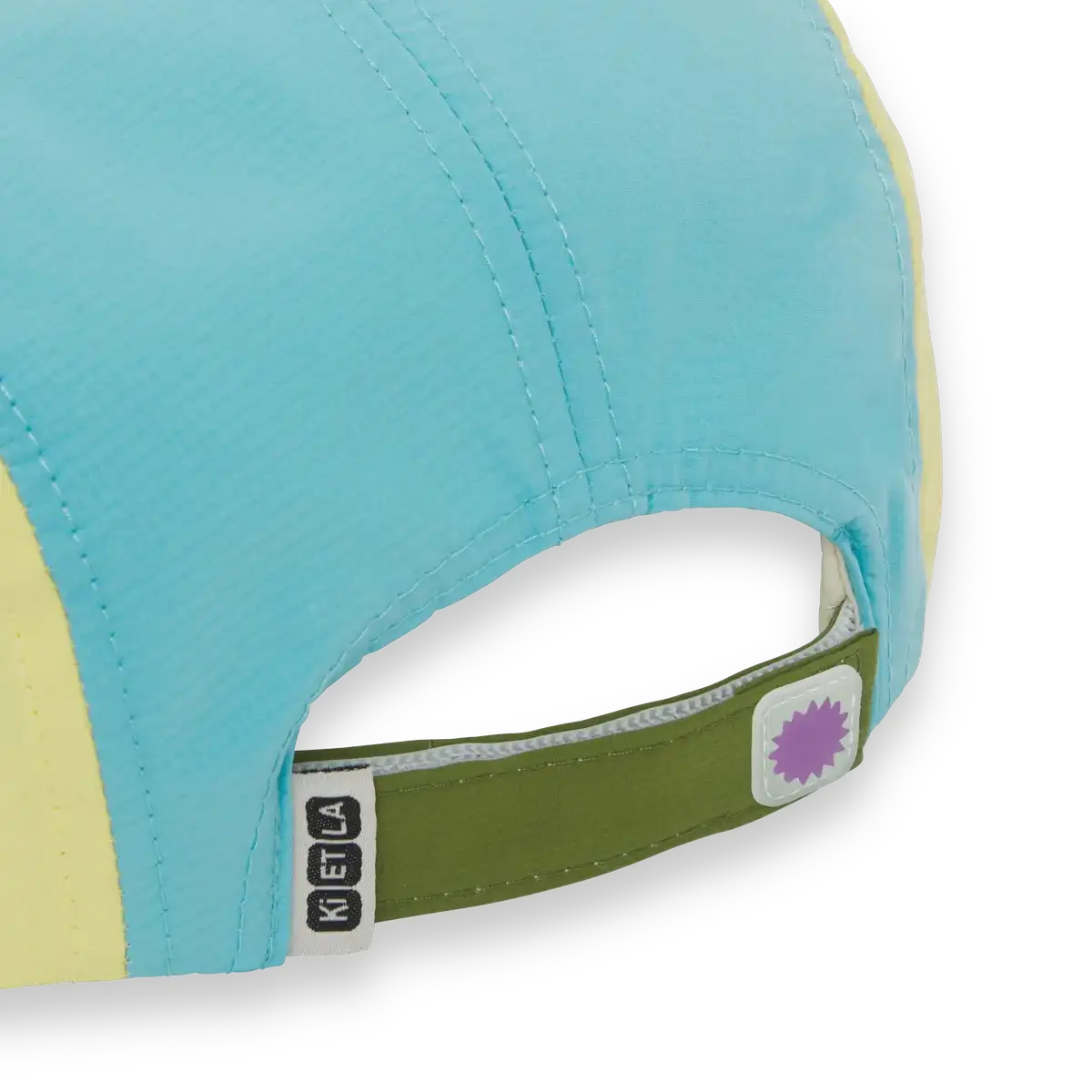 packshot casquette enfant 5panel bleu arc en ciel