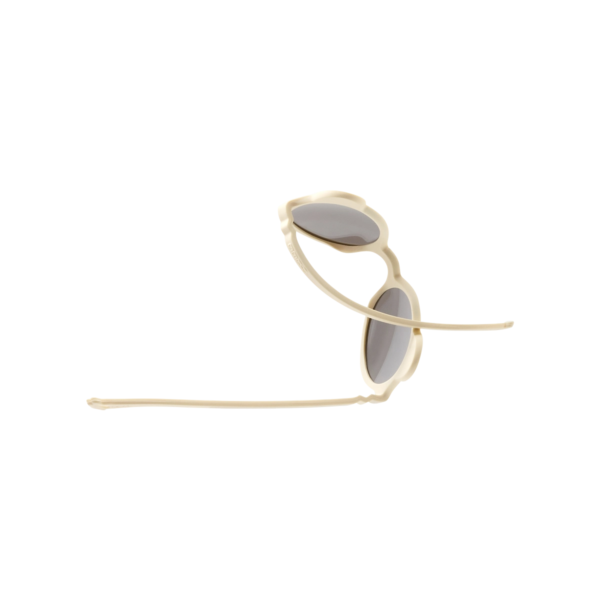 packshot lunettes de soleil bébé enfant ourson  creme