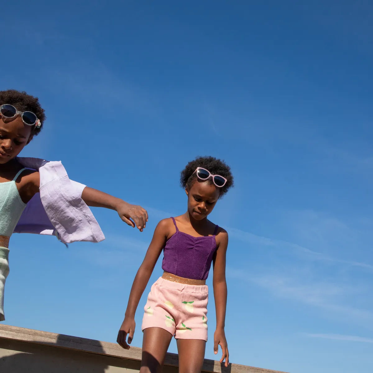 Soeurs portant des lunettes de soleil kietla