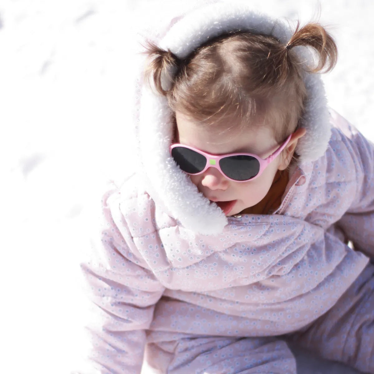 fille portant lunette jokaki rose