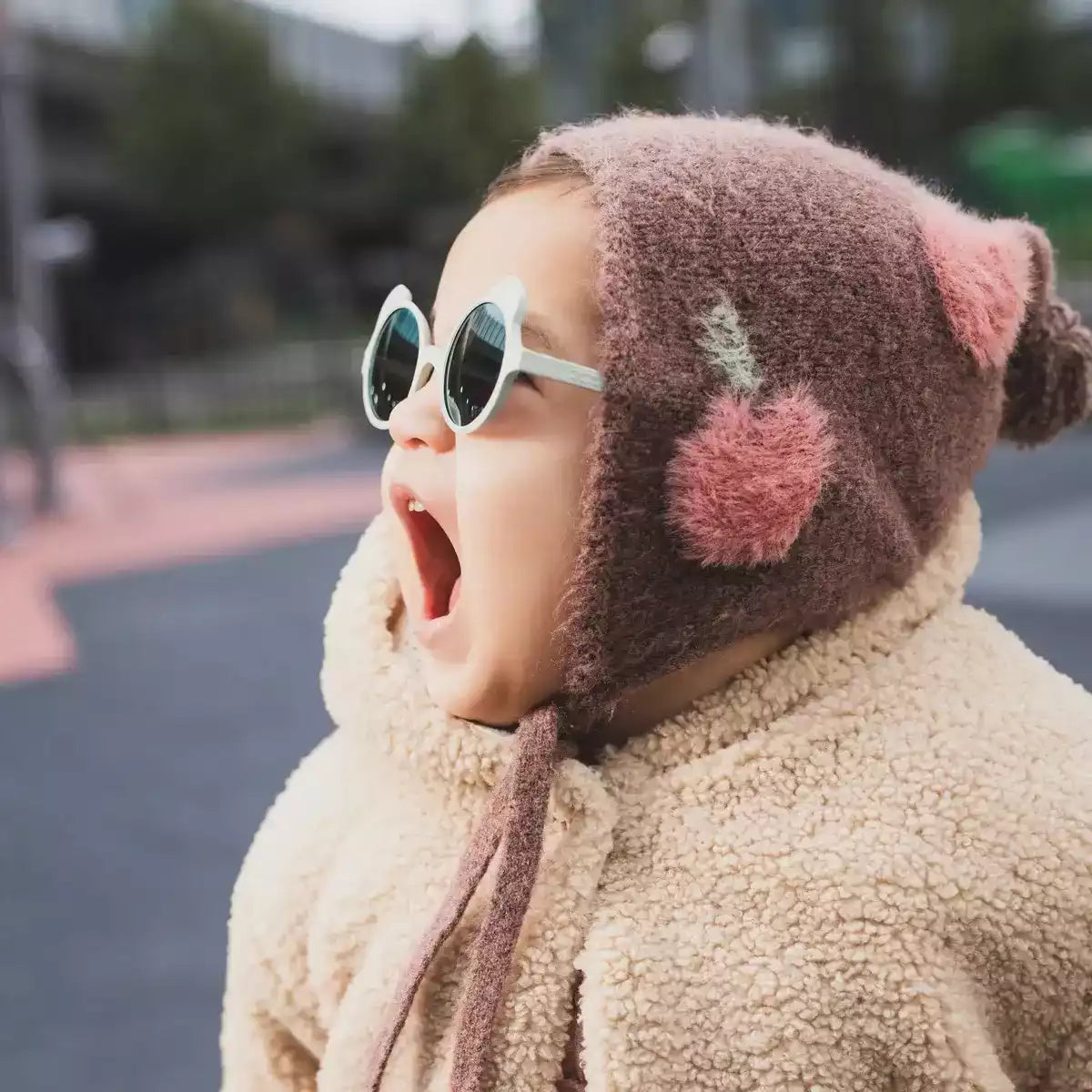 Bébé avec lunettes ourson vert amande