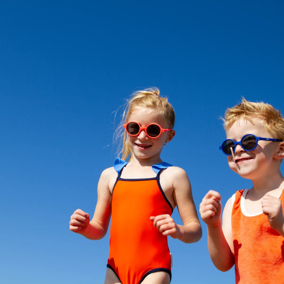 Enfants portant lunettes de soleil rozz