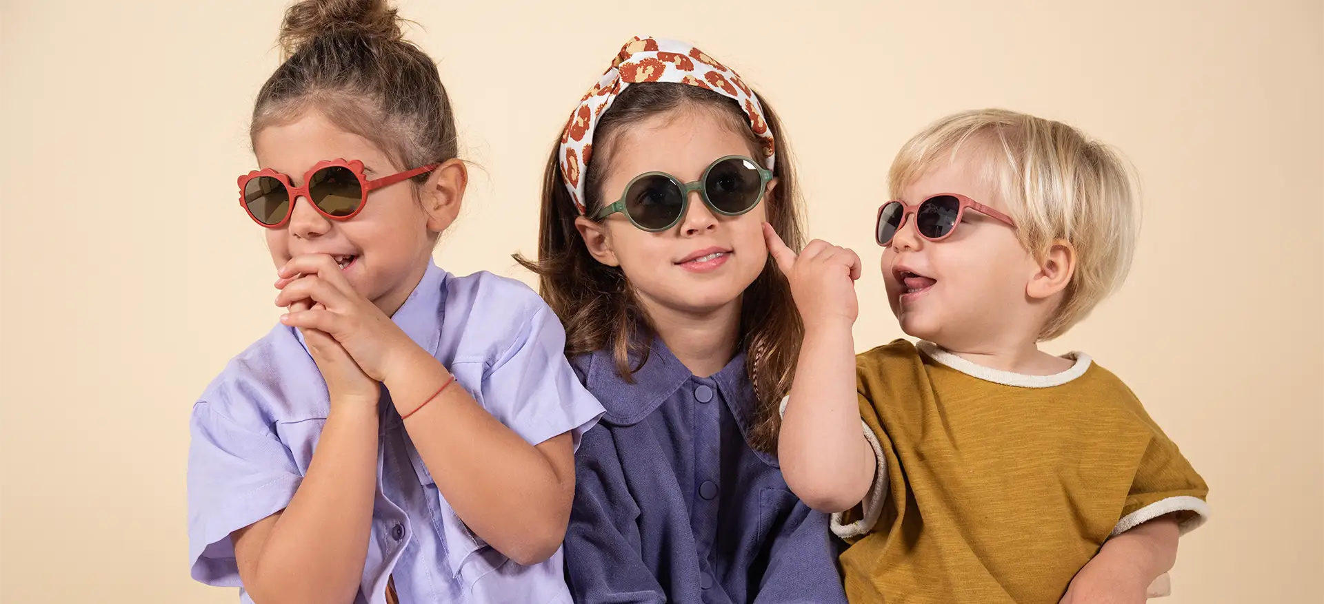 enfants portant lunette de soleil kietla